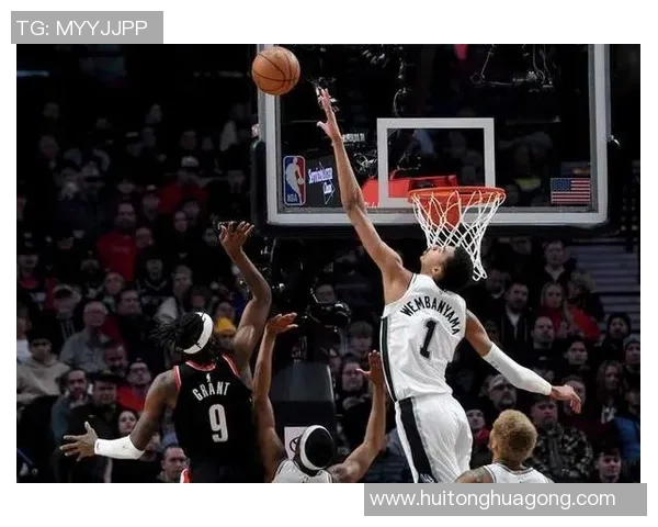 文班亚马首场比赛表现惊艳五次盖帽并隔扣字母哥引发广泛讨论