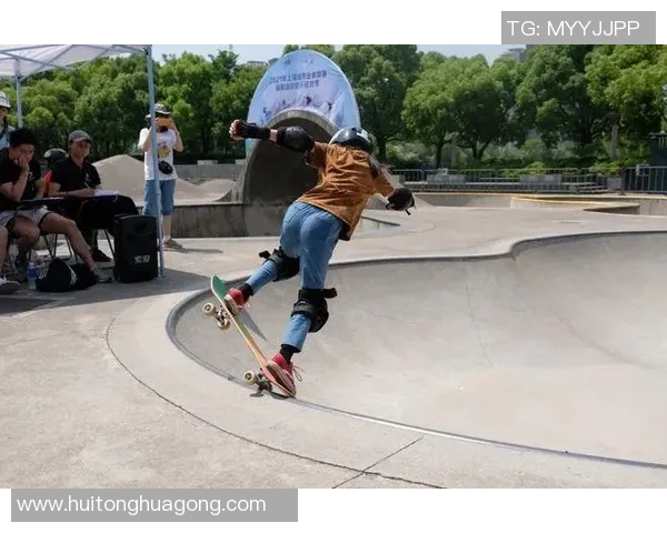 武汉极限运动队在世界街舞大赛中的灵活性表现引发热议与赞赏